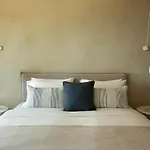 Hotel Parocks Luxury & Ampelas